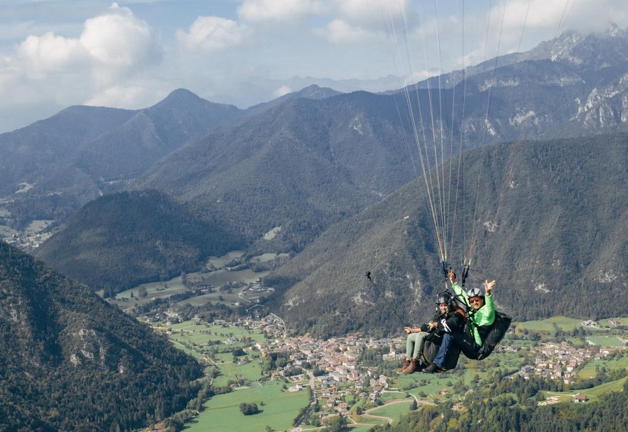 TWO-SEAT PARAGLIDER, Villaggio Azzurro Ledro