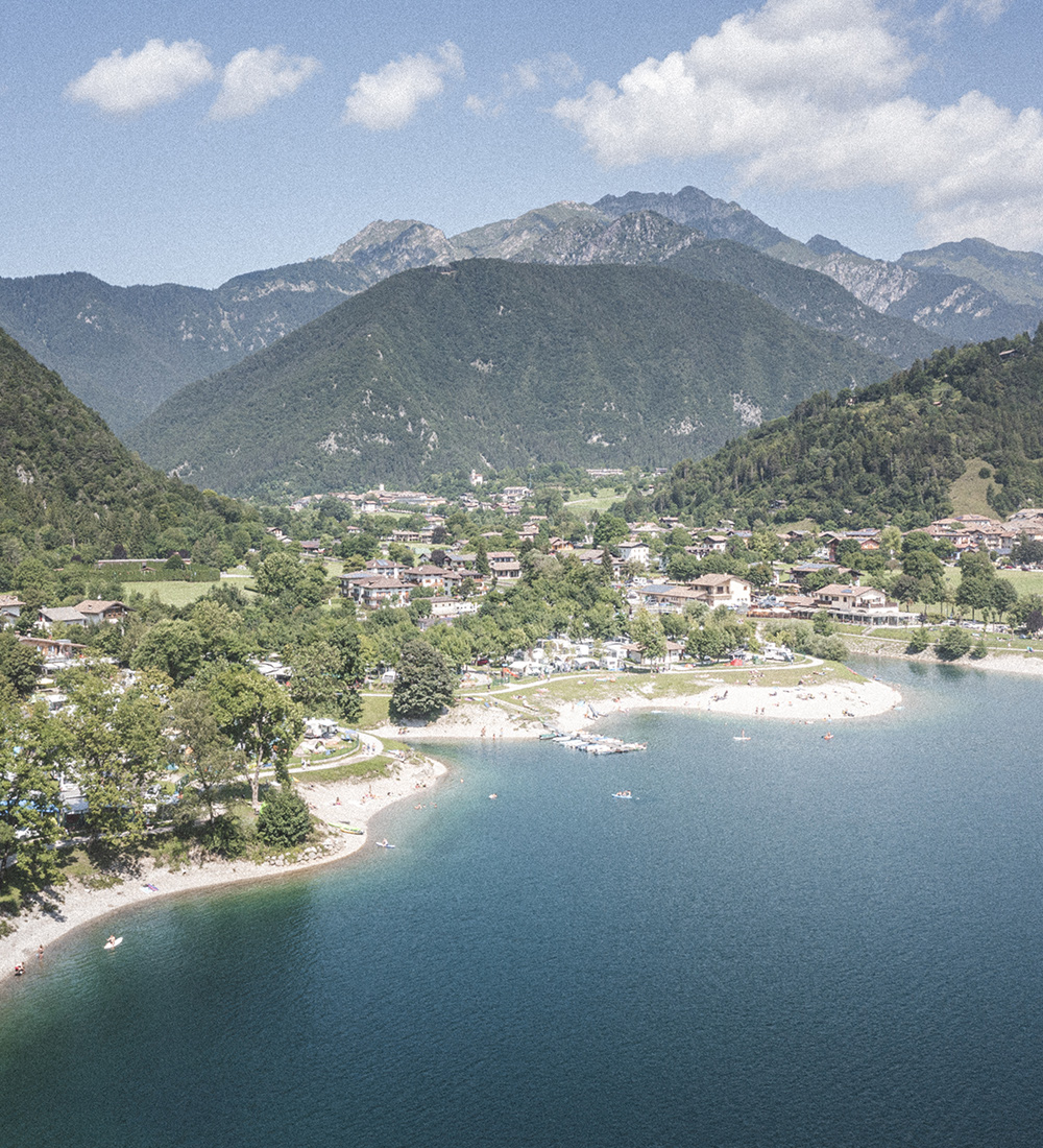 La nostra reception è il tuo punto di partenza per una vacanza active in Val di Ledro! | Villaggio Azzurro