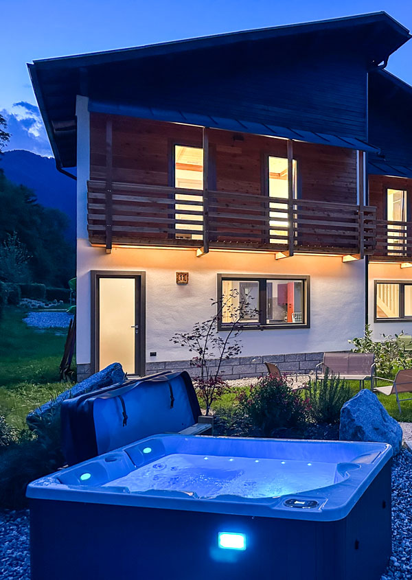 Luxury Villa | Luxury Villa: modern furnishings, a private sauna, jacuzzi, garden and balconies – for a comfortable and exclusive holiday.
